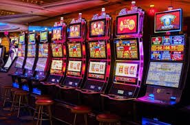 Ilustrasi dealer live casino berinteraksi dengan pemain online di bastian89